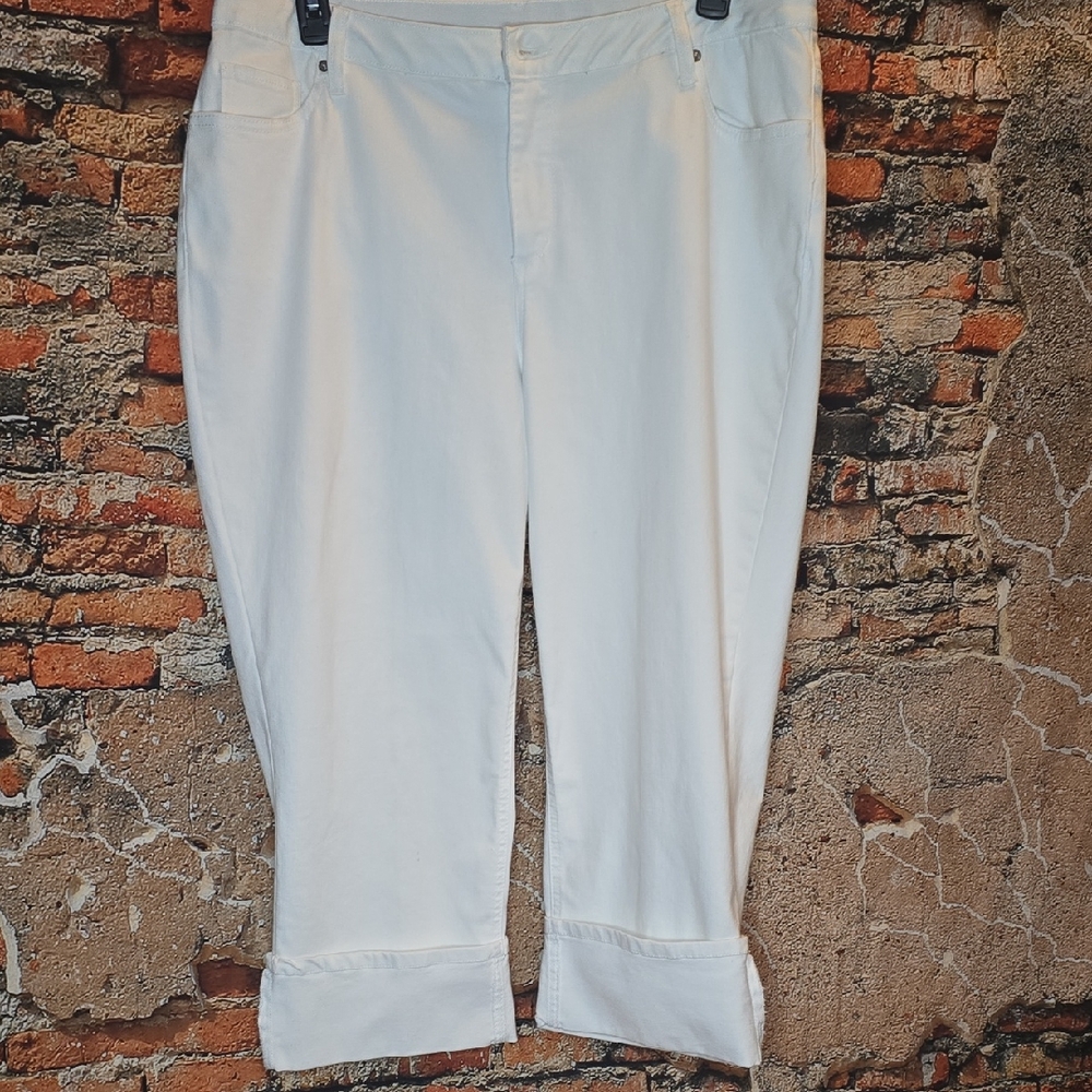 NWT Catherines Women's Cropped White Cuffed Jeans, Sz 20W